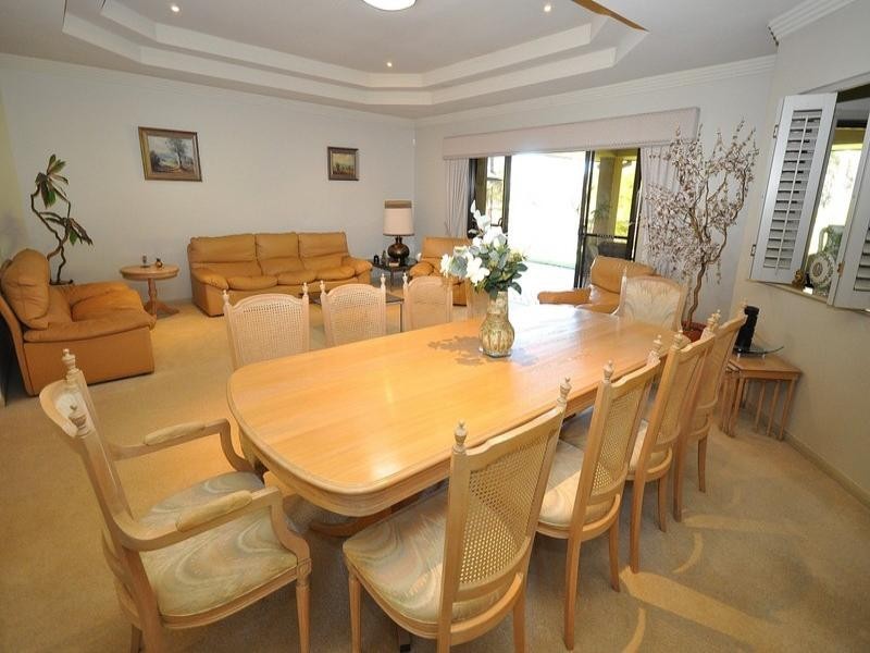 11 London Chase, Arundel QLD 4214