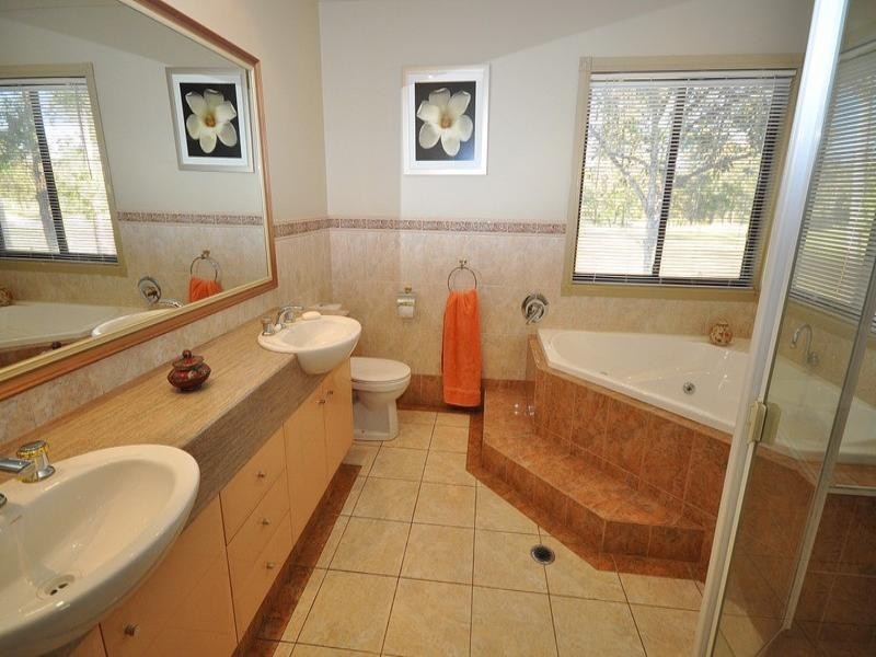 11 London Chase, Arundel QLD 4214