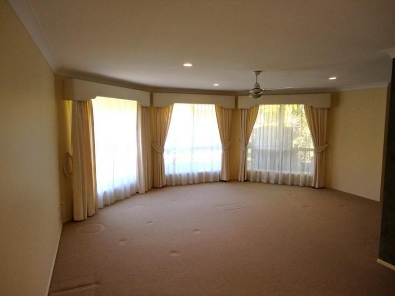 15 Oak Hill Crescent, Parkwood QLD 4214