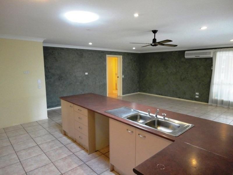 15 Oak Hill Crescent, Parkwood QLD 4214