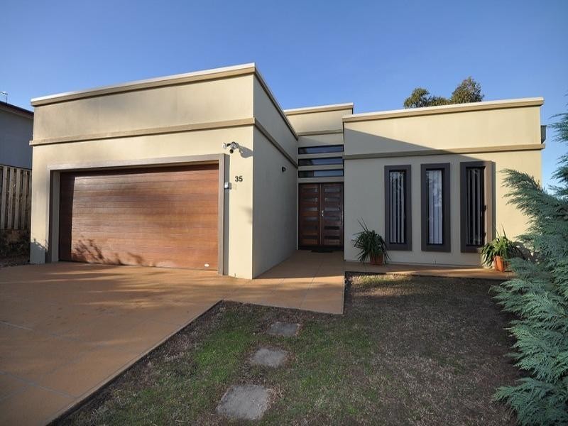 35 Midway Terrace, Pacific Pines QLD 4211