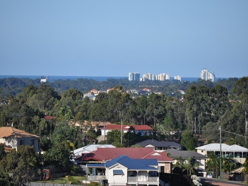 35 Midway Terrace, Pacific Pines QLD 4211