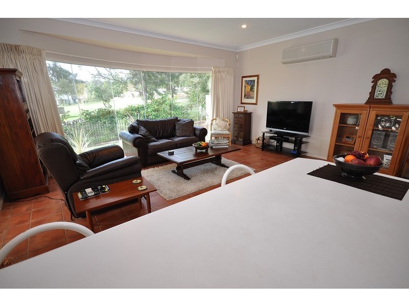 35 Chichester Drive, Arundel QLD 4214