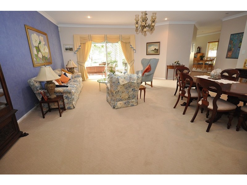 35 Chichester Drive, Arundel QLD 4214