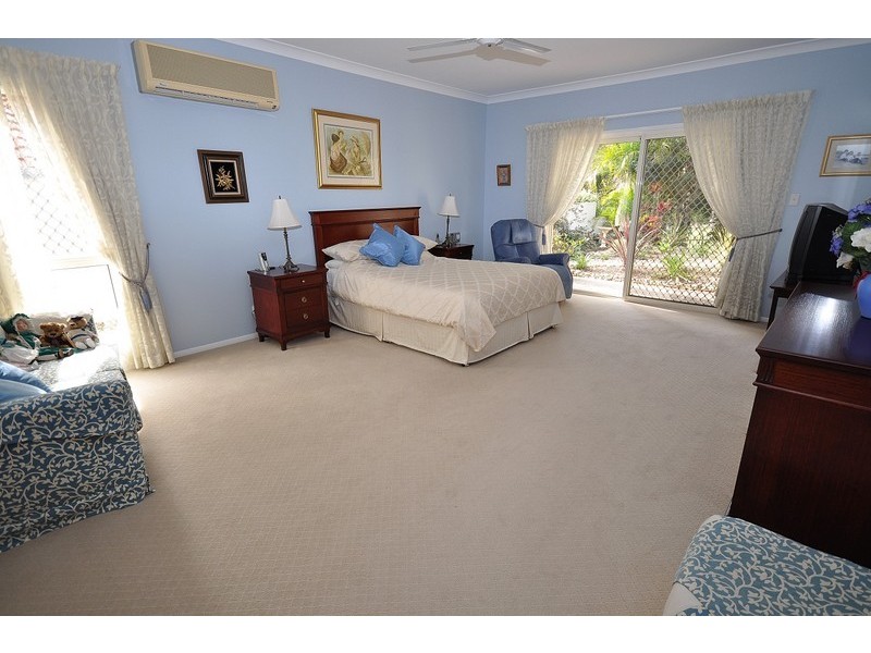35 Chichester Drive, Arundel QLD 4214