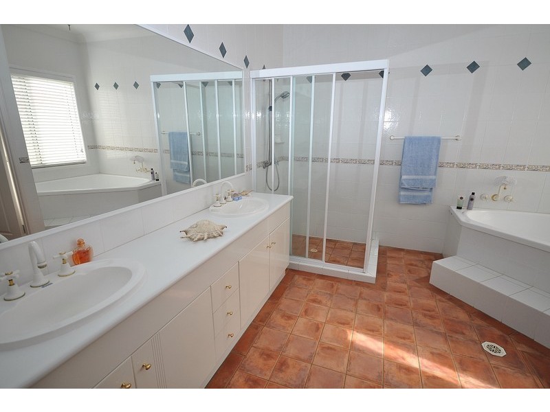 35 Chichester Drive, Arundel QLD 4214