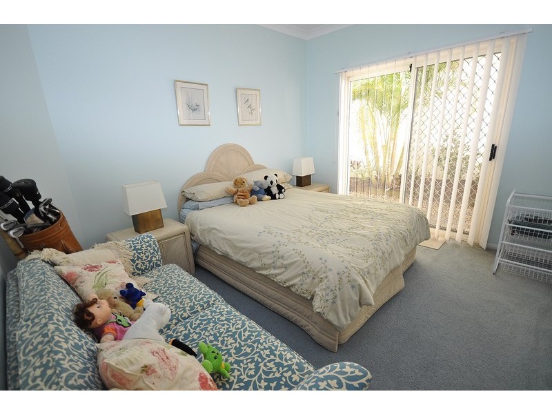 35 Chichester Drive, Arundel QLD 4214