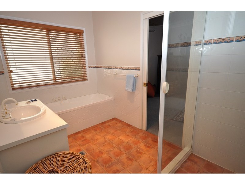 35 Chichester Drive, Arundel QLD 4214