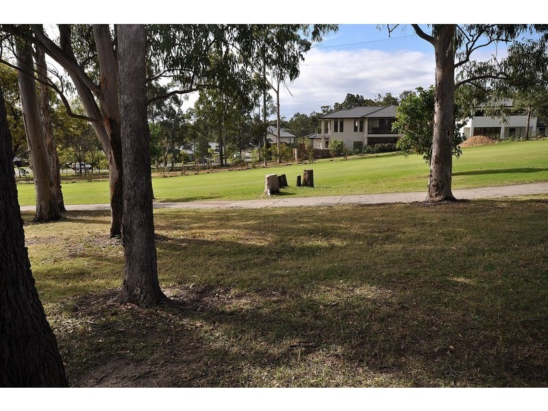 35 Chichester Drive, Arundel QLD 4214