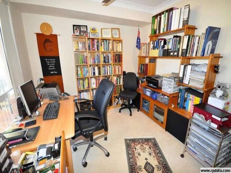 28 Leighanne Crescent, Arundel QLD 4214