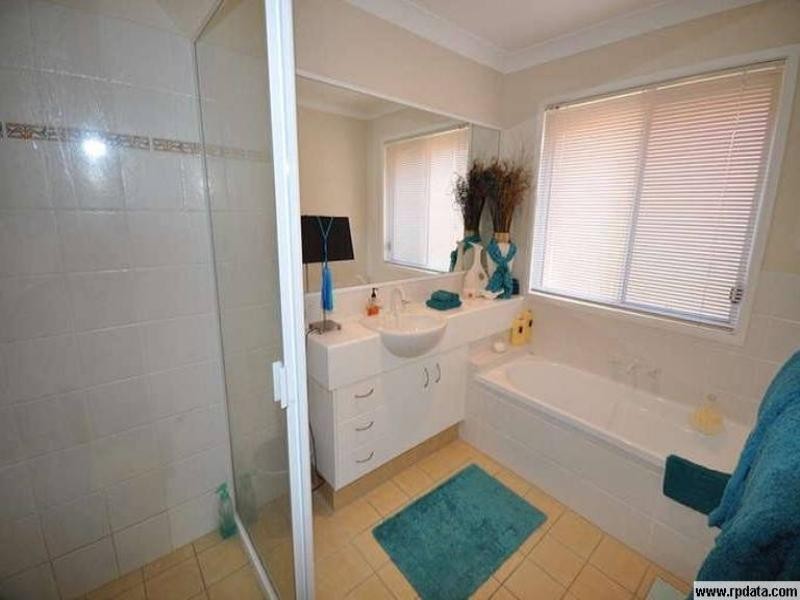 28 Leighanne Crescent, Arundel QLD 4214