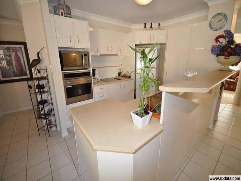 28 Leighanne Crescent, Arundel QLD 4214