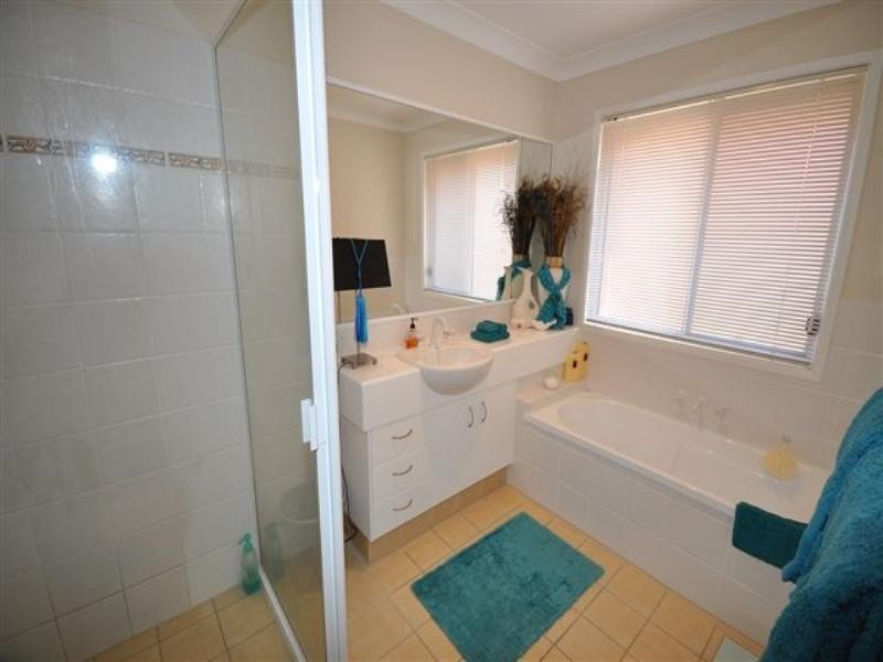 28 Leighanne Crescent, Arundel QLD 4214