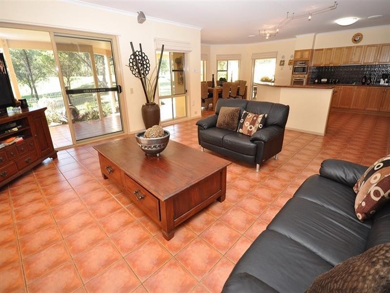25 Hazel Court, Arundel QLD 4214