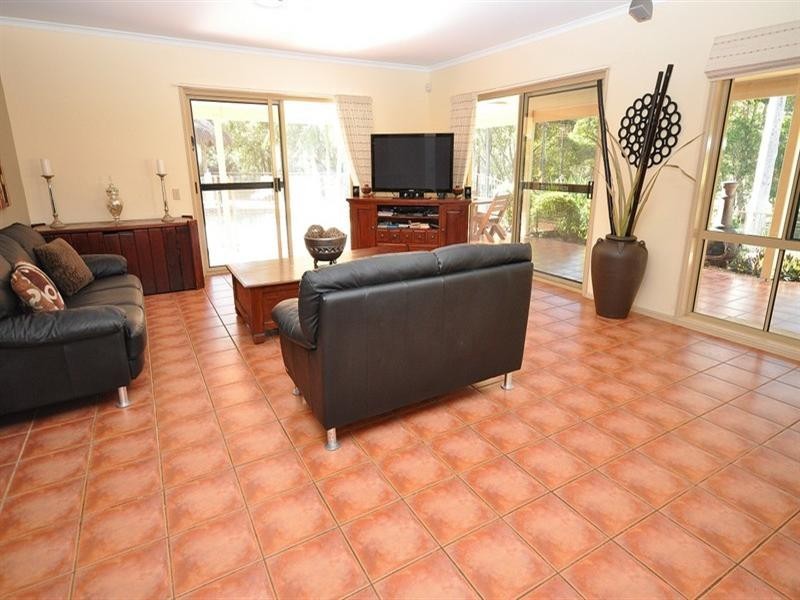 25 Hazel Court, Arundel QLD 4214