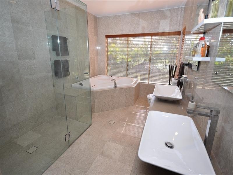 25 Hazel Court, Arundel QLD 4214