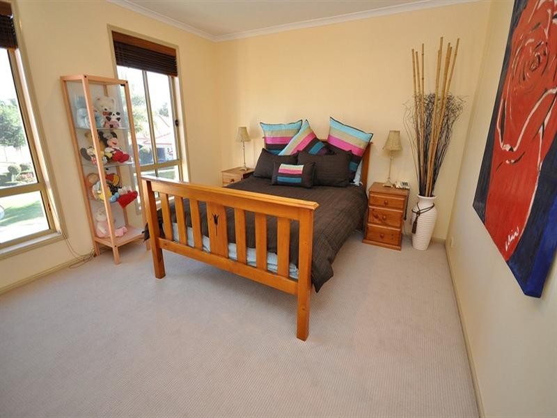 25 Hazel Court, Arundel QLD 4214