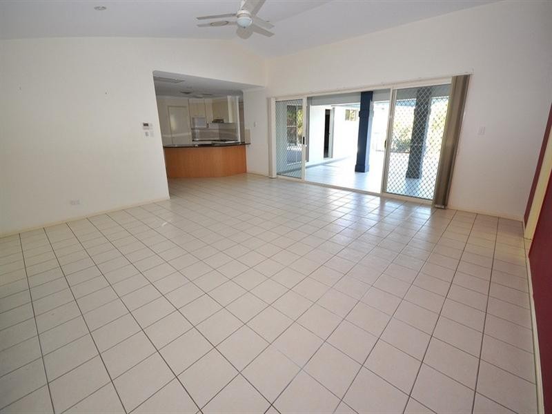 3 Worthing Court, Arundel QLD 4214