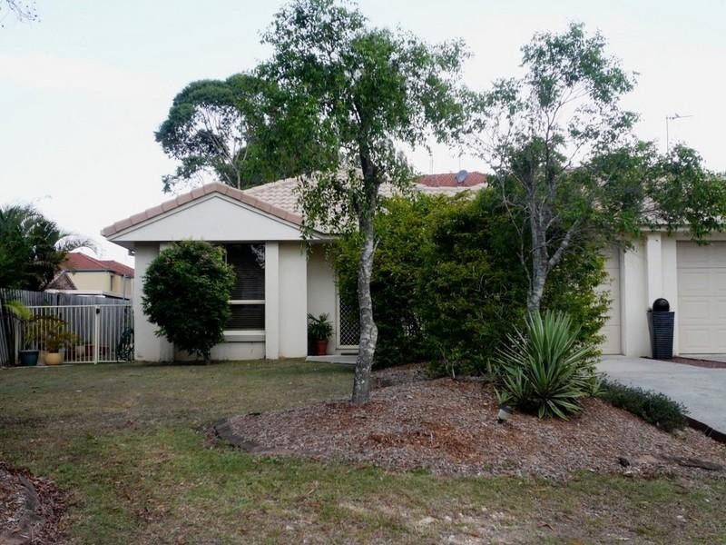 1/4 Joshua Close, Arundel QLD 4214