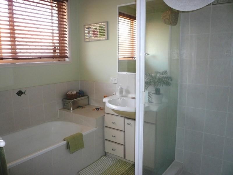 1/4 Joshua Close, Arundel QLD 4214