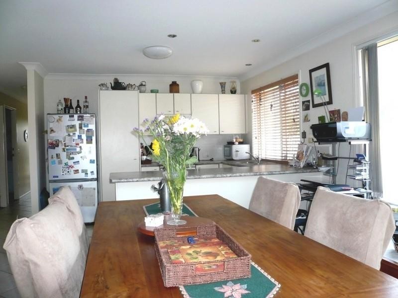 1/4 Joshua Close, Arundel QLD 4214