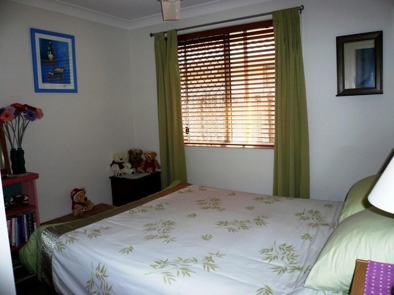 1/4 Joshua Close, Arundel QLD 4214