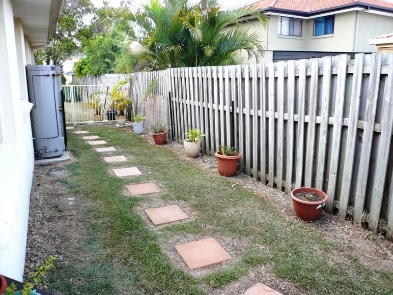 1/4 Joshua Close, Arundel QLD 4214