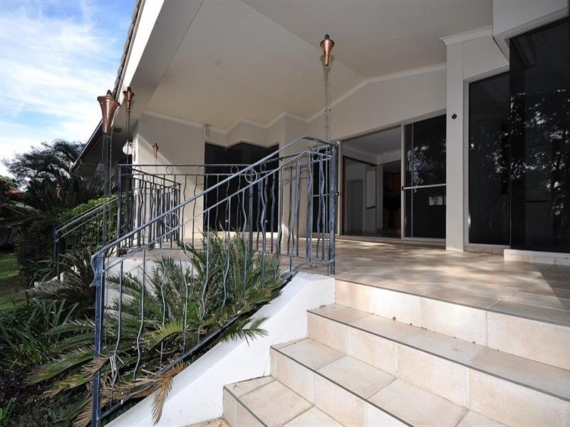 9 Waterwood Court, Arundel QLD 4214