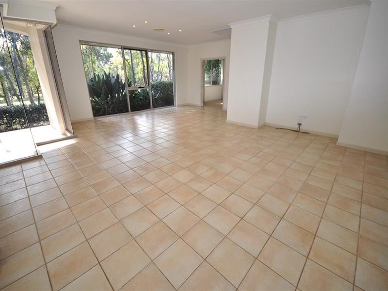 9 Waterwood Court, Arundel QLD 4214