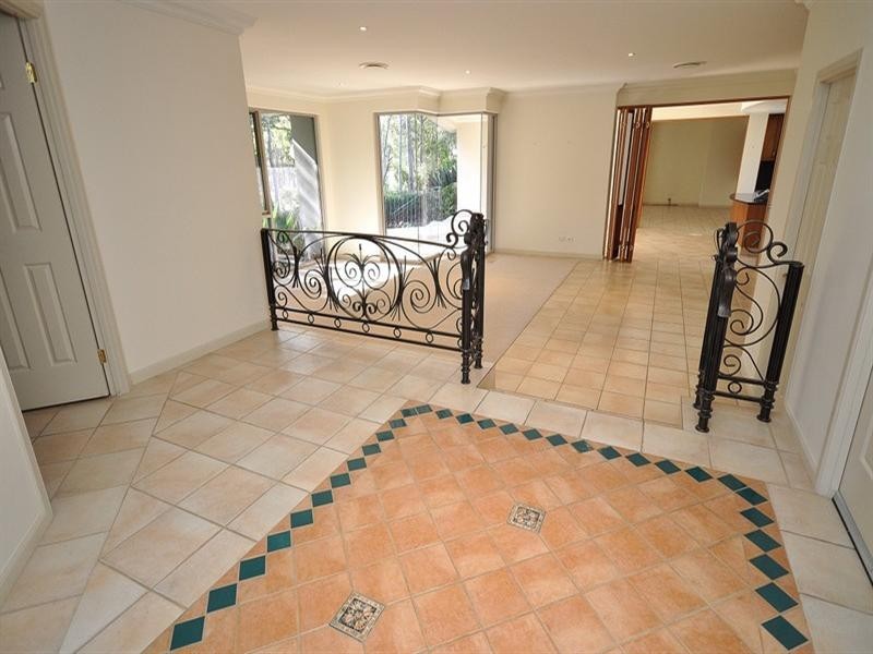 9 Waterwood Court, Arundel QLD 4214