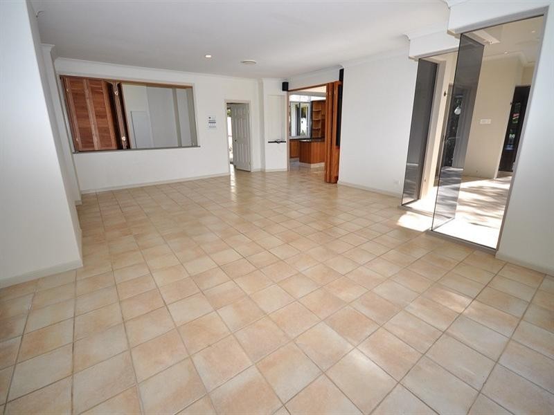 9 Waterwood Court, Arundel QLD 4214