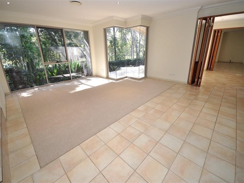 9 Waterwood Court, Arundel QLD 4214