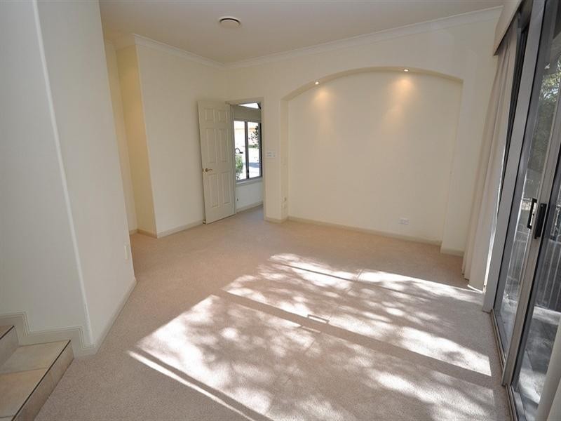 9 Waterwood Court, Arundel QLD 4214