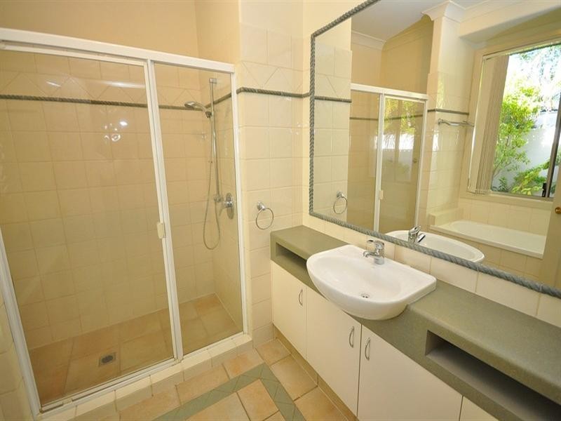 9 Waterwood Court, Arundel QLD 4214