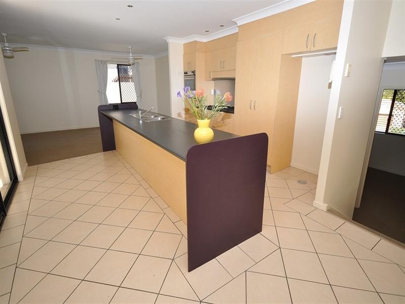 11 Chichester Drive, Arundel QLD 4214