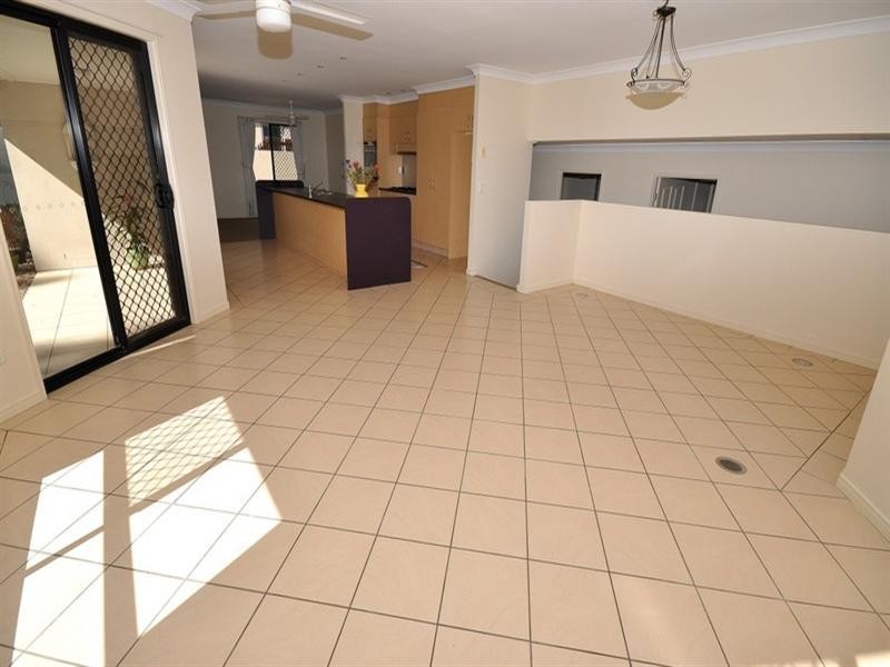 11 Chichester Drive, Arundel QLD 4214