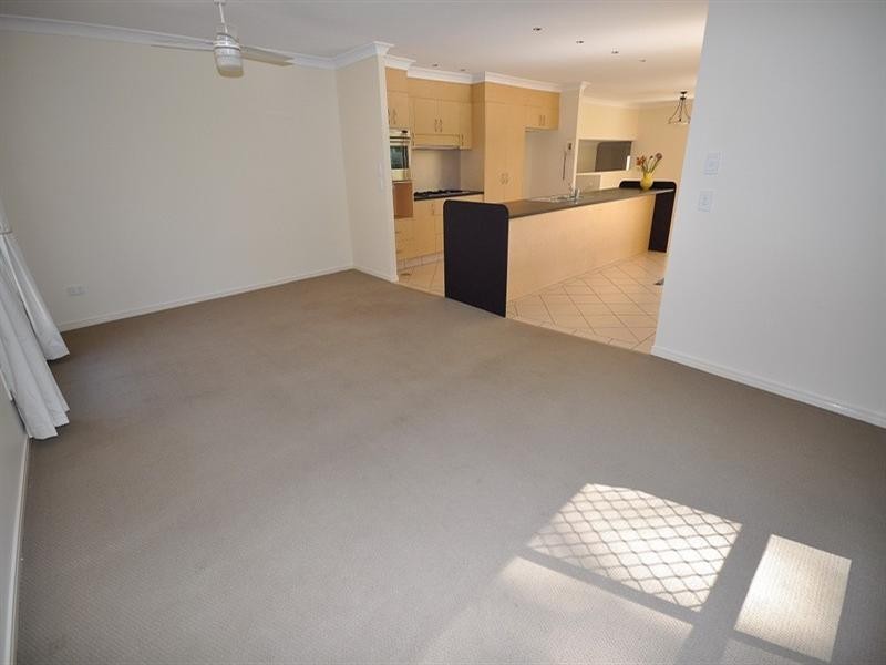 11 Chichester Drive, Arundel QLD 4214