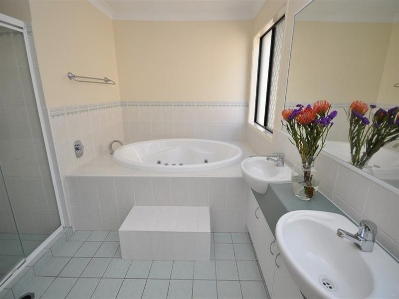 11 Chichester Drive, Arundel QLD 4214