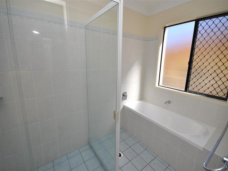 11 Chichester Drive, Arundel QLD 4214