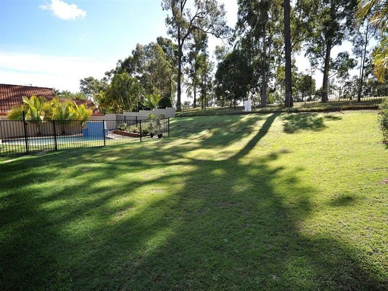 11 Chichester Drive, Arundel QLD 4214