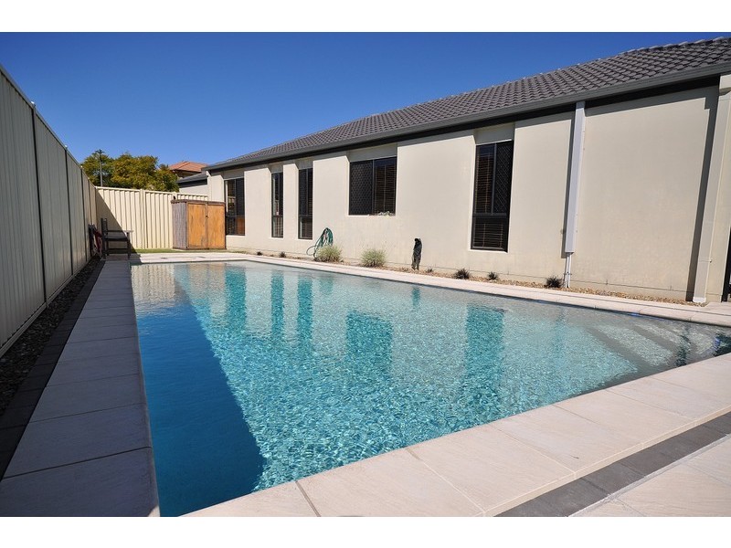 118 Christina Ryan Way, Arundel QLD 4214