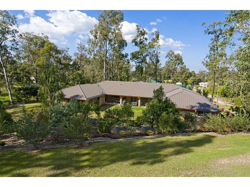 2/11 Woodlands Way, Parkwood QLD 4214