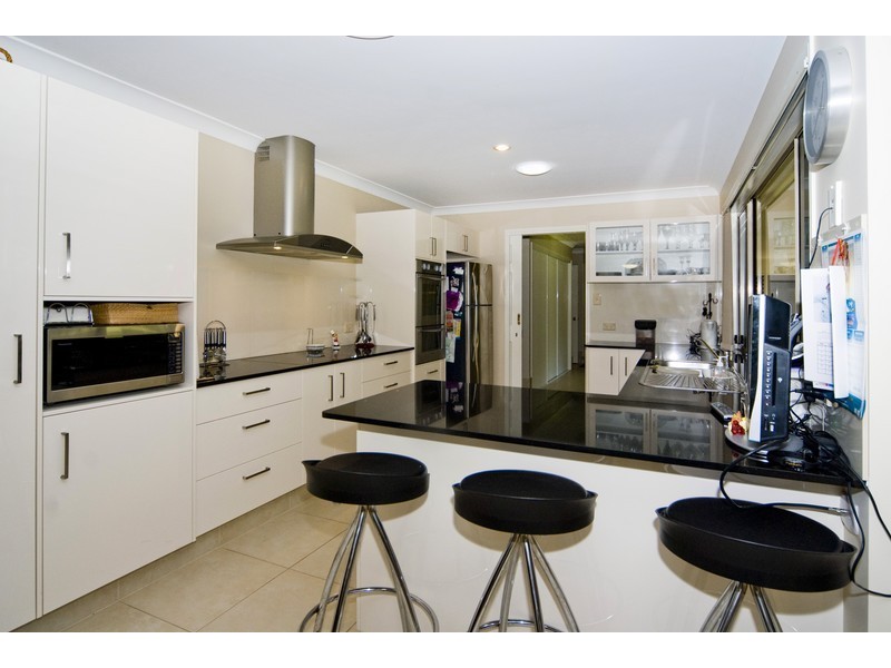 2/11 Woodlands Way, Parkwood QLD 4214