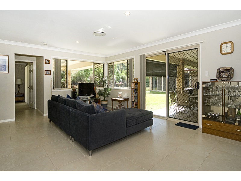 2/11 Woodlands Way, Parkwood QLD 4214