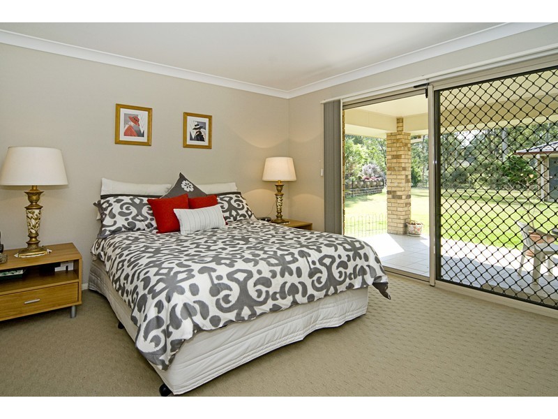 2/11 Woodlands Way, Parkwood QLD 4214