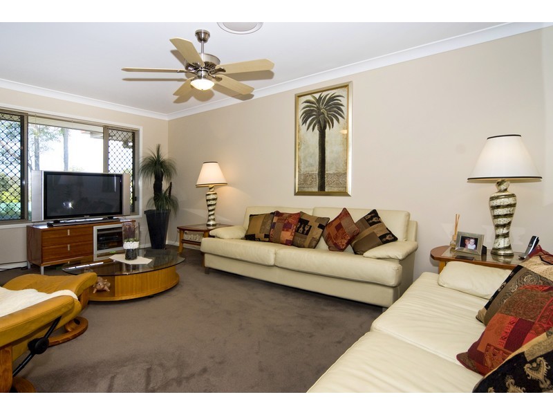 2/11 Woodlands Way, Parkwood QLD 4214