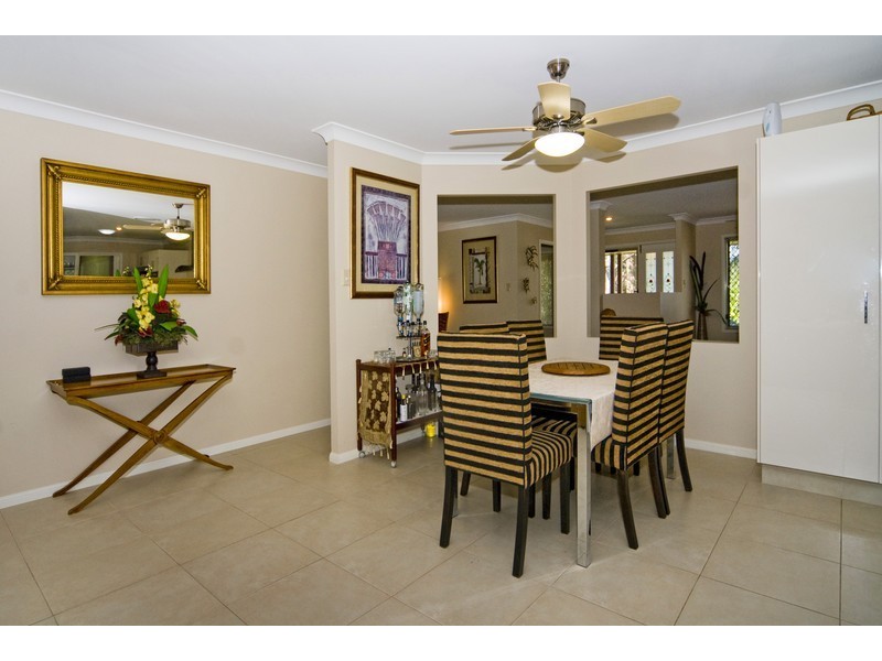 2/11 Woodlands Way, Parkwood QLD 4214