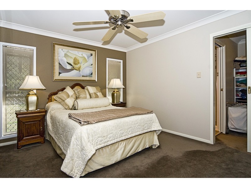 2/11 Woodlands Way, Parkwood QLD 4214