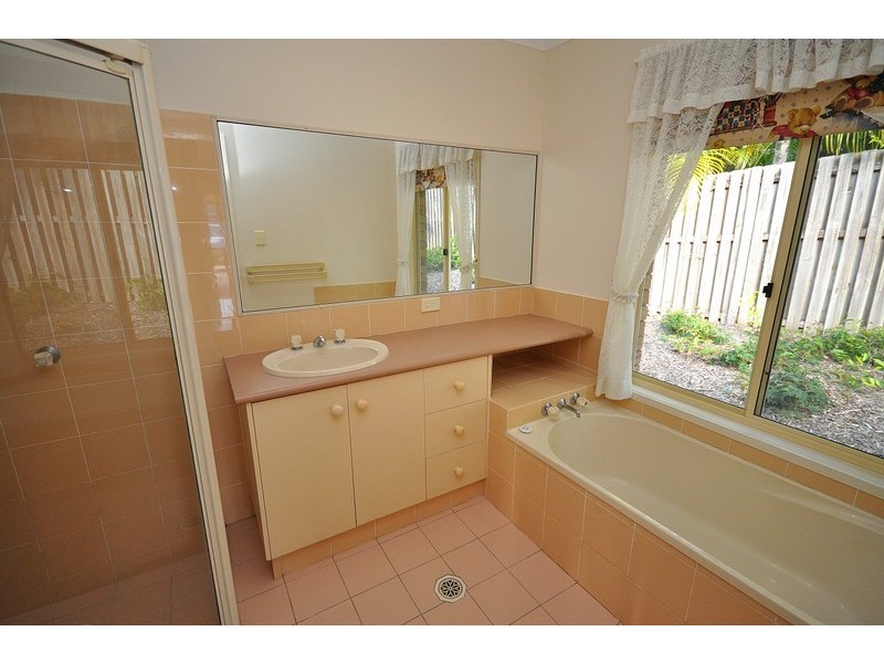 8 Mansfield Court, Parkwood QLD 4214