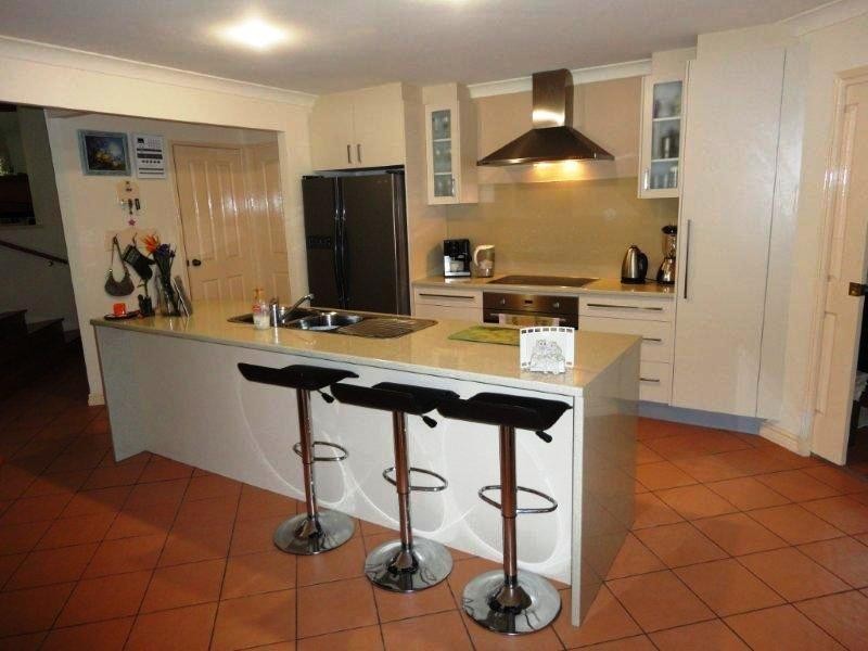 18 Chichester Drive, Arundel QLD 4214